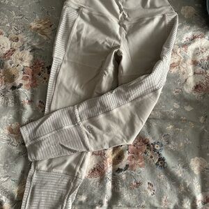 ALO Yoga Cream Leggings